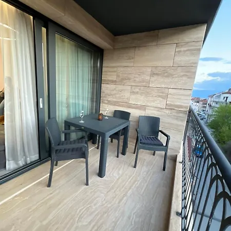 Center Park Apartment *