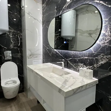 Center Park Apartment *