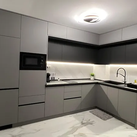 Center Park Apartment *